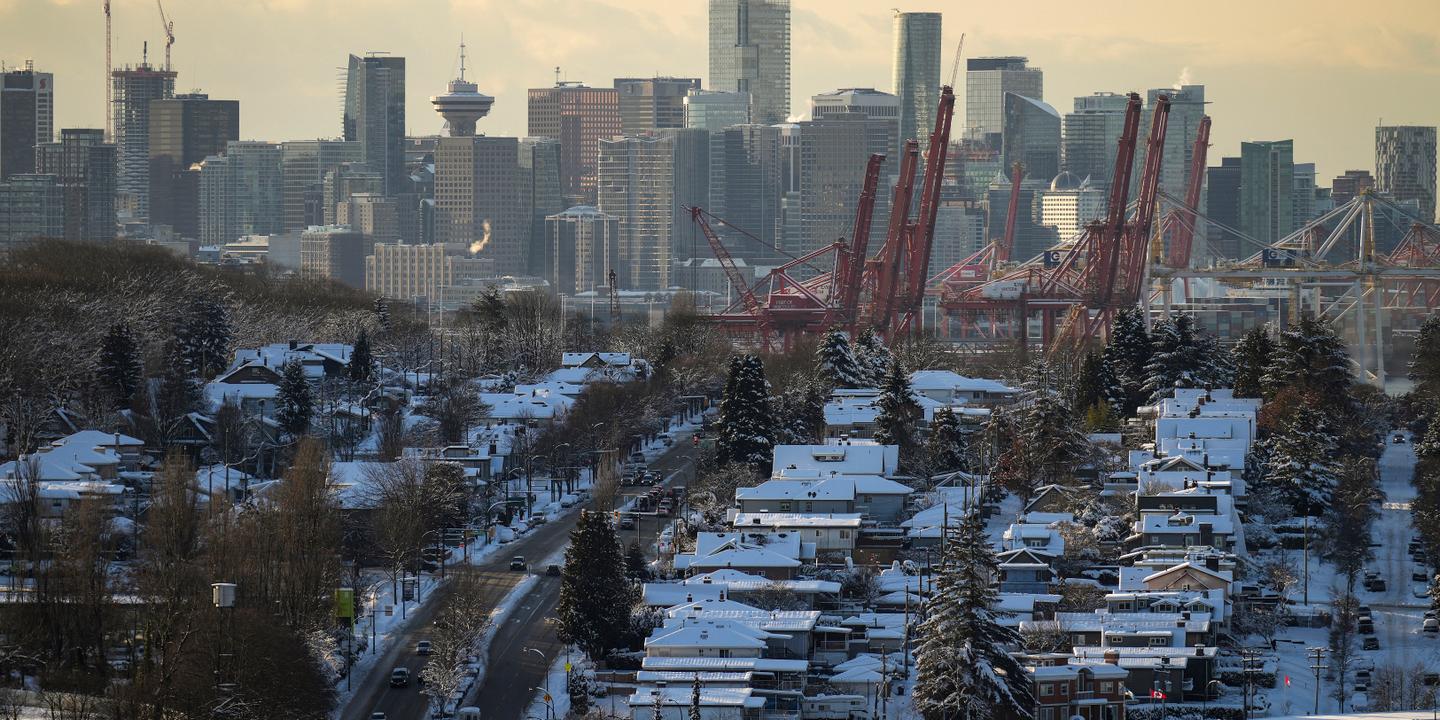 Canada bans most foreigners from buying homes