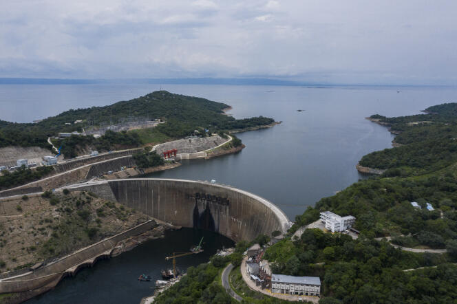 The Kariba Dam on the Zambezi River in Zimbabwe produces electricity for two other countries: Zambia and Tanzania.