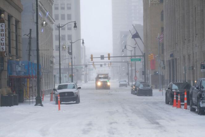 Miasto Detroit w Stanach Zjednoczonych zostało poważnie dotknięte przez zimową burzę.