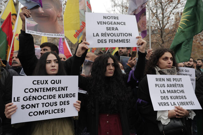 Manifestation à la suite de l’attaque contre un centre culturel kurde, à Paris, le 24 décembre 2022.