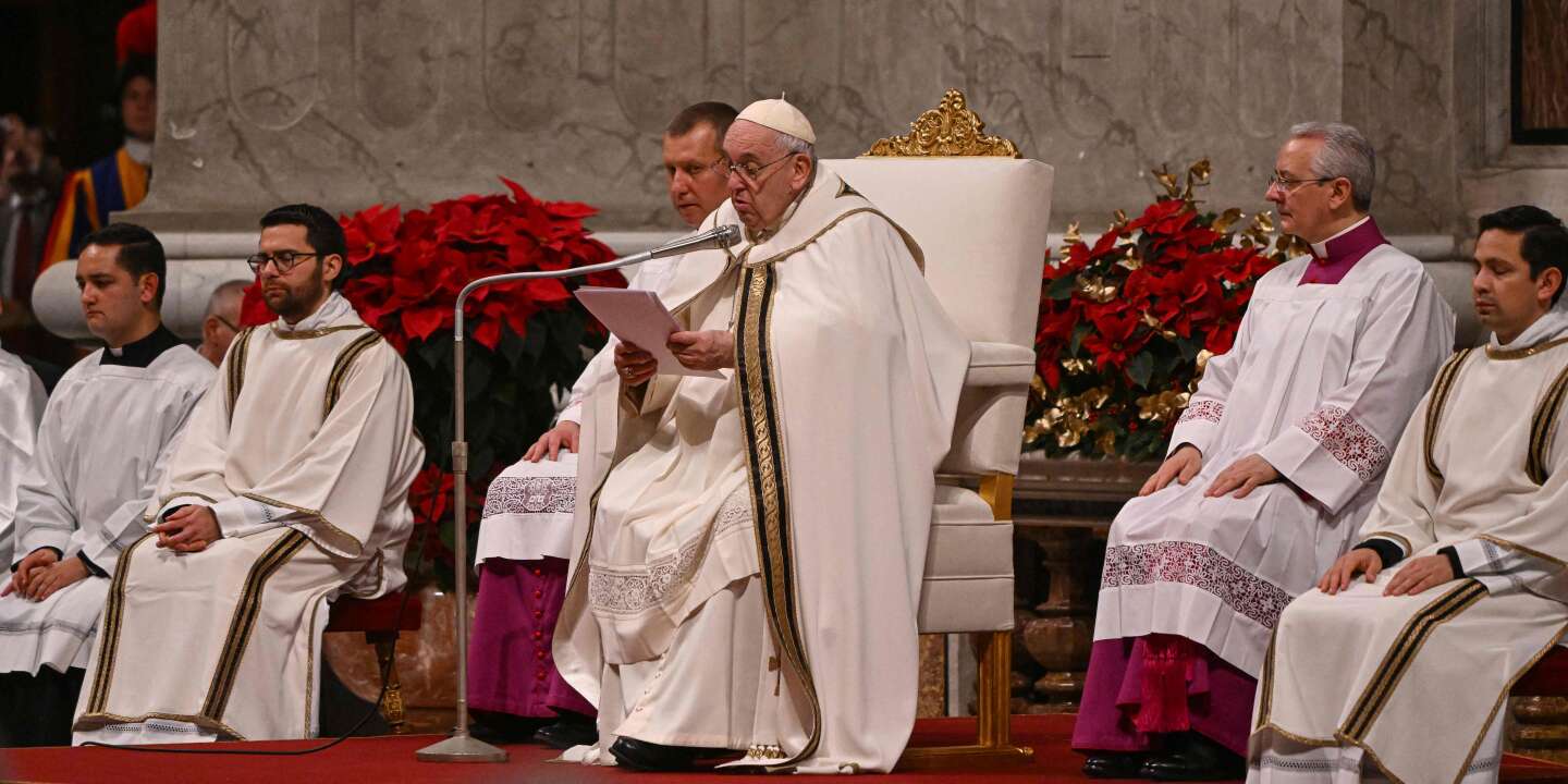 Papa Francesco denuncia durante la messa di Natale la “sete di potere” che spingeva alcuni a “divorare il prossimo”