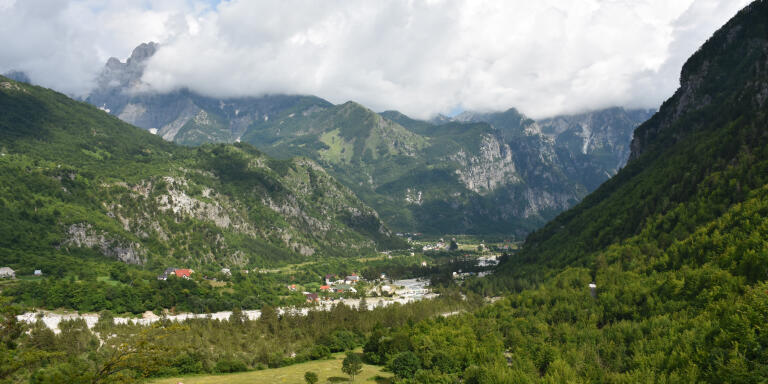 La vallée de Theth dans les Alpes albanaises.
