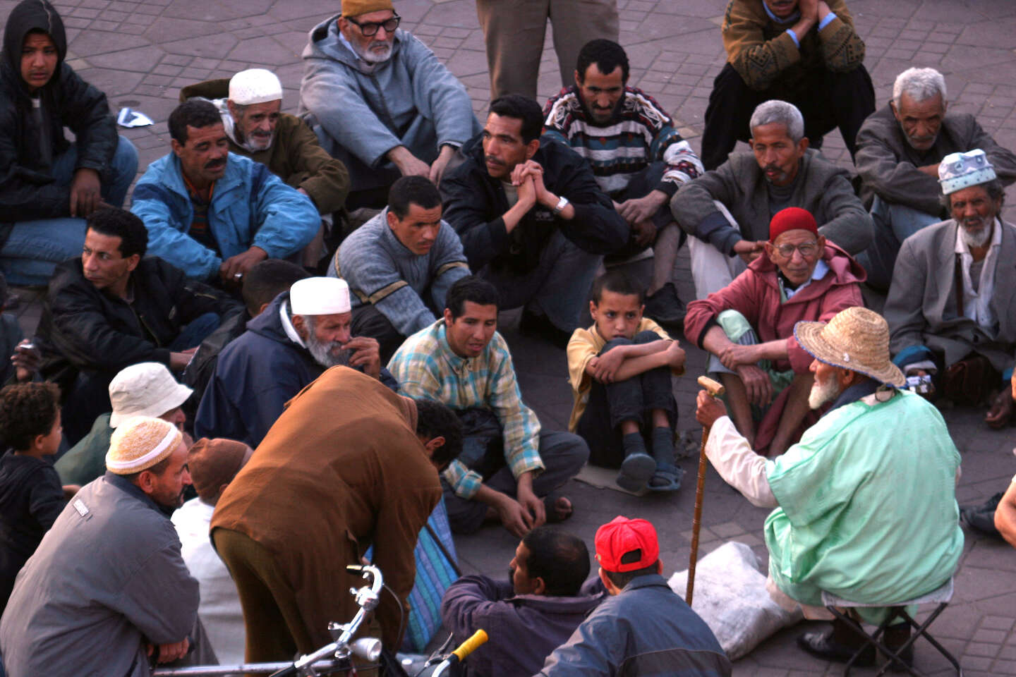 A Marrakech, les conteurs de la place Jemaa El-Fna poussés vers la sortie par le tourisme de masse