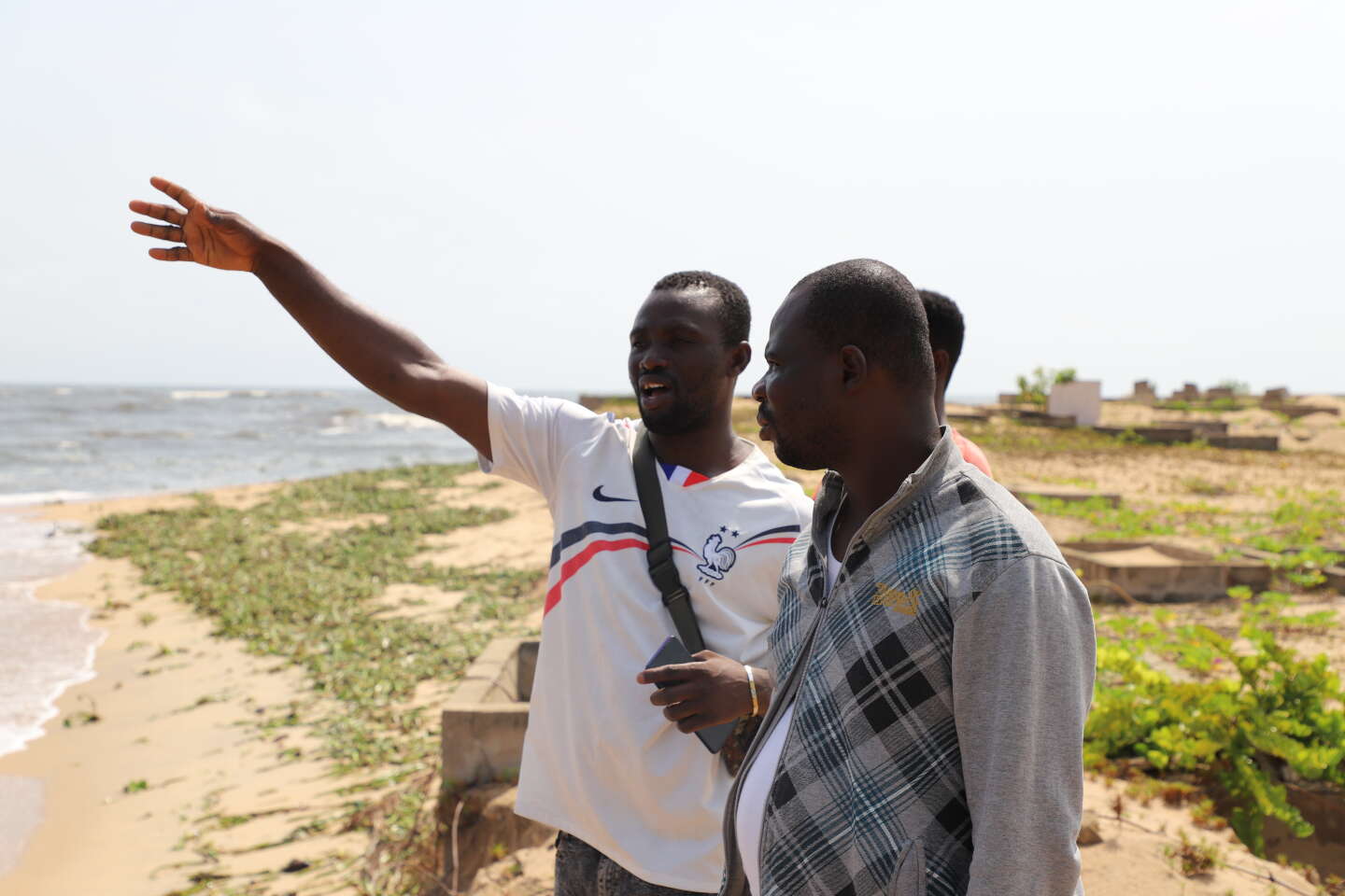 En Côte d’Ivoire, visite en pirogue de Lahou-Kpanda, un village menacé de submersion