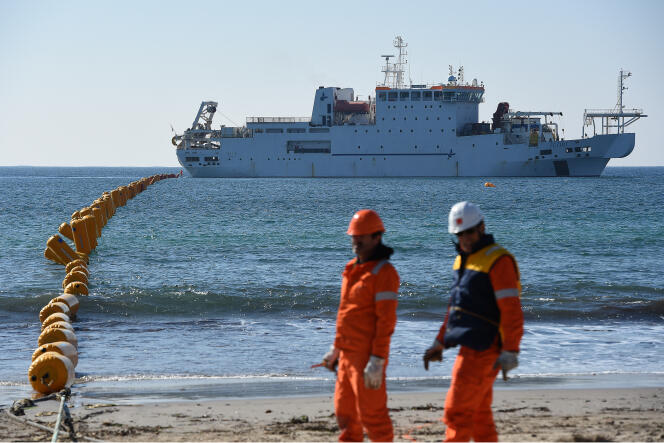 Des employés d’Orange Marine à La Seyne-sur-Mer, le 1er mars 2016.