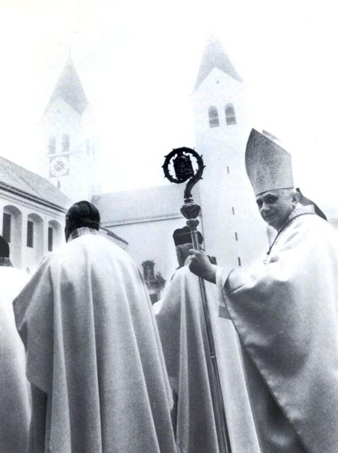 Joseph Ratzinger, alors archevêque de Munich et Freising, en novembre 1981. 