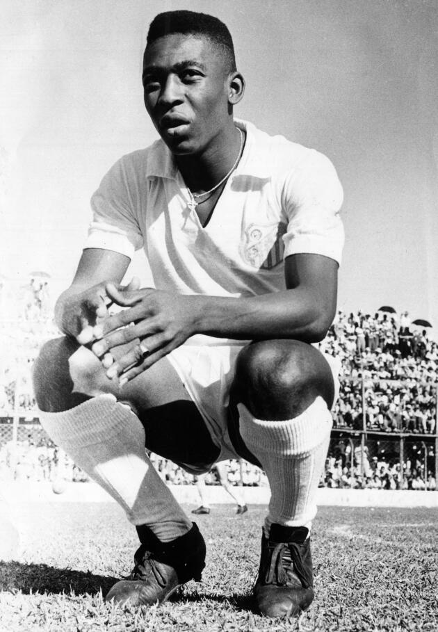 Pelé, retour sur la carrière du « roi » du football en images