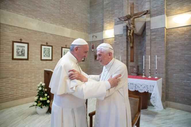 Les papes François et Benoit XVI, au Vatican, le 28 juin 2017. 