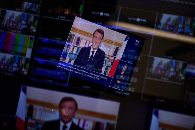 Emmanuel Macron lors de ses vœux aux Français, adressés depuis l’Elysée, le 31 décembre 2022.