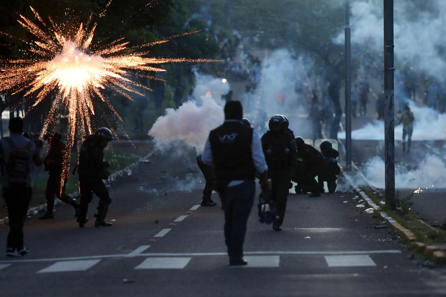 Violente manifestazioni dopo l’arresto del governatore di Santa Cruz