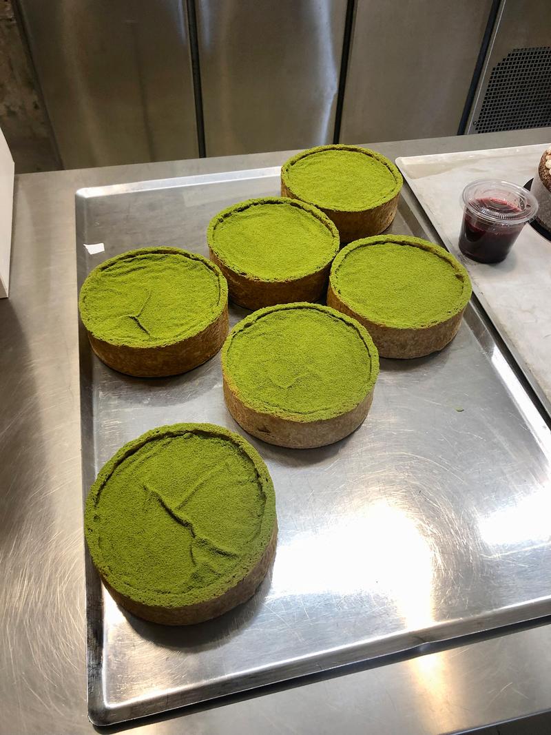Le flan au matcha de la pâtisserie Pages blanches, un plaisir douxamer