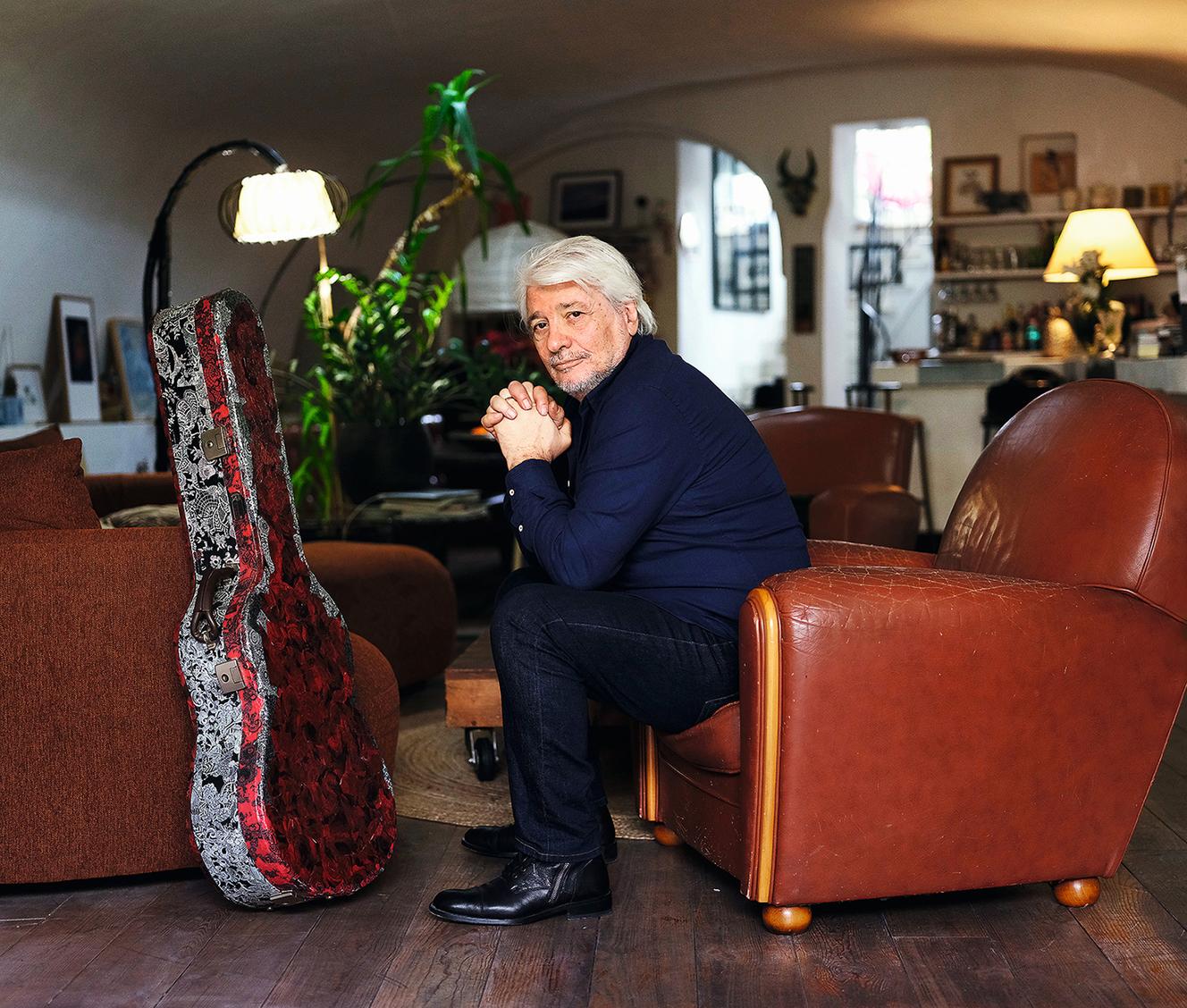 El cantaor y guitarrista Andrès Roé, fundador de la asociación O Flamenco, en Nîmes, 30 de diciembre de 2022.