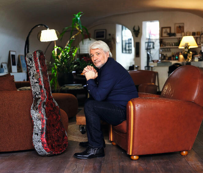 El cantaor y guitarrista Andrès Roé, fundador de la asociación O Flamenco, en Nîmes, 30 de diciembre de 2022.