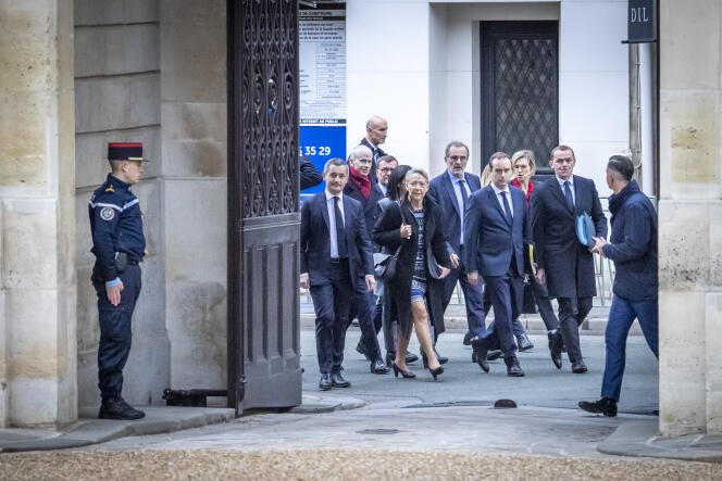 La première ministre, Elisabeth Borne, et son gouvernement arrivent à l’Elysée pour participer au premier conseil des ministres de l’année, à Paris, le 4 janvier 2023.