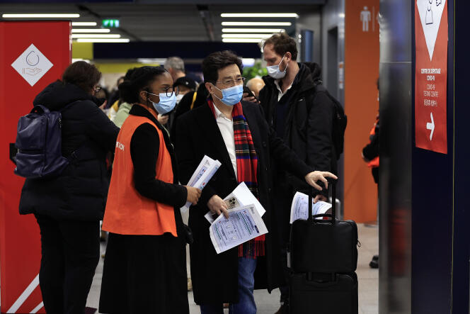 Passengers arriving from China wait to be tested at Charles-de-Gaulle airport in Roissy on January 1, 2023.