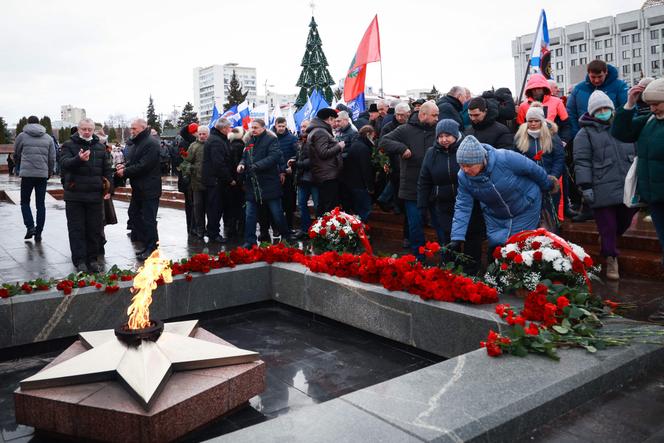 Le 3 janvier 2023, plus de 60 soldats russes tués lors d'un bombardement ukrainien dans le territoire de Makivika sous contrôle russe se rassemblent à Samara.