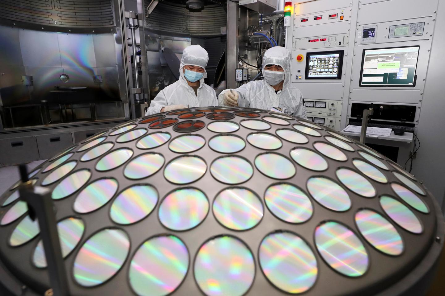 US and China face off in raging semiconductor battle