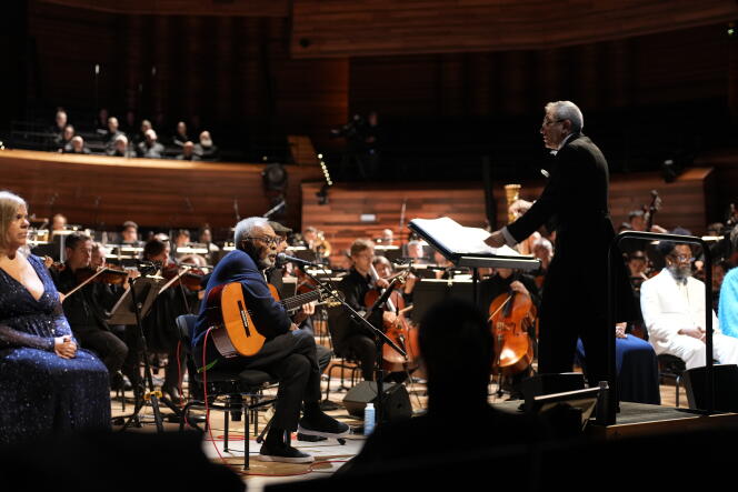 Gilberto Gil y Aldo Brizzi, el 1 de diciembre de 2022, durante la general de la ópera 