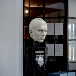 The head of the statue of Stefan Bandera exposed at the entrance of the museum of Staryï Ouhryniv, in the west of Ukraine, on June 25, 2022. In 1990, the statue in honor of Bandera was destroyed, only a part of it remains.