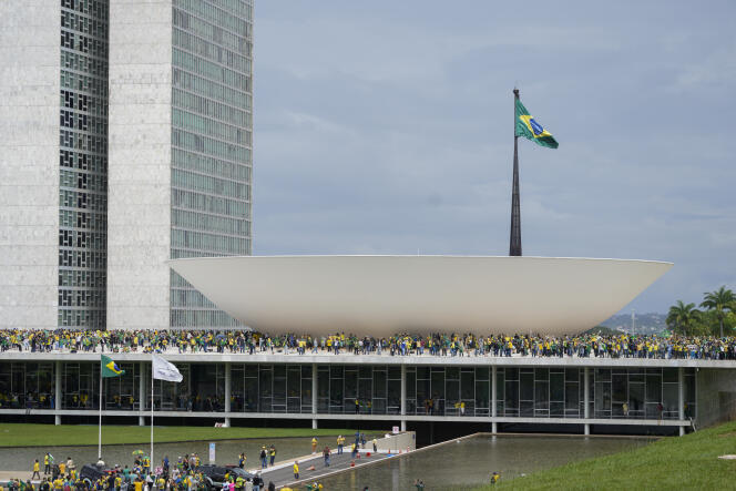 Partidarios de Jair Bolsonaro invadieron el Congreso, en Brasilia, el domingo 8 de enero de 2023.