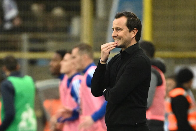 Julien Stephan, entonces entrenador del RC Strasbourg, durante el partido contra el Troyes, en el Stade de la Meinau, el 2 de enero de 2023. 