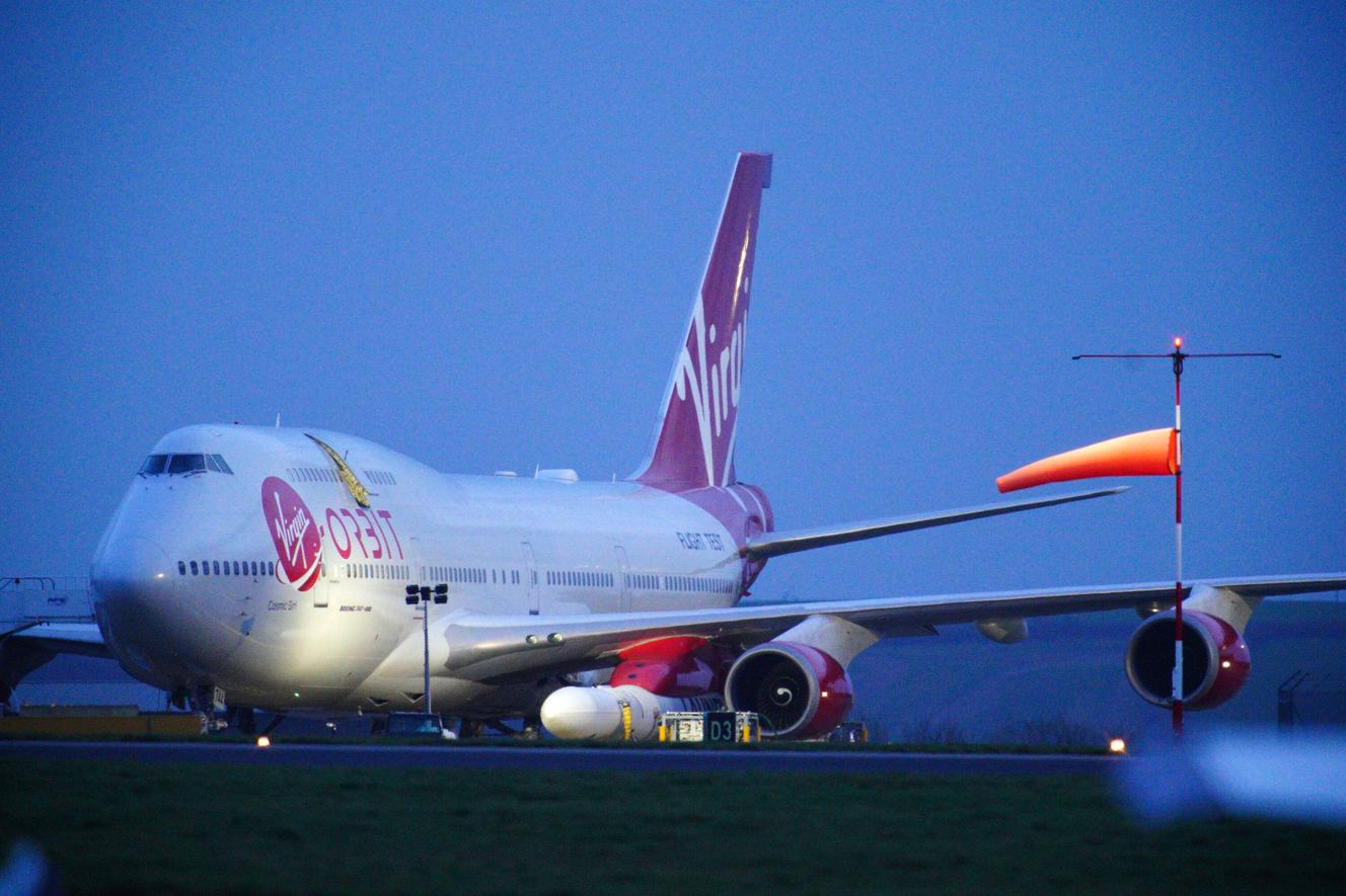 Laatste voorbereidingen rond de Virgin Boeing 747 voor de lancering in het Newquay Space Centre in Cornwall op 9 januari 2023.