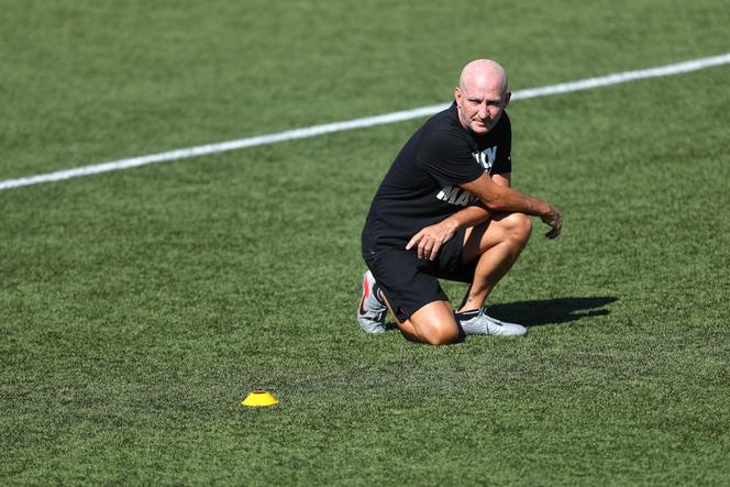 Paul Riley, entonces entrenador de North Carolina Courage en 2020, fue suspendido de por vida por la North American Women's Soccer League.  17 de julio de 2020. 