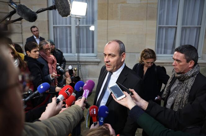 Laurent Berger, secrétaire général de la CFDT, s’adresse aux journalistes après sa rencontre avec la première ministre pour parler de la réforme des retraites, à Paris, le 3 janvier 2023. 
