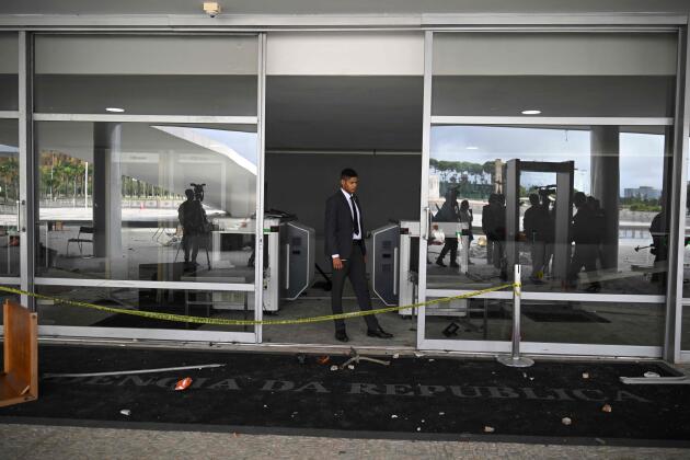 Security guards stand inside the Planalto Palace in Brasilia on January 9, 2023.