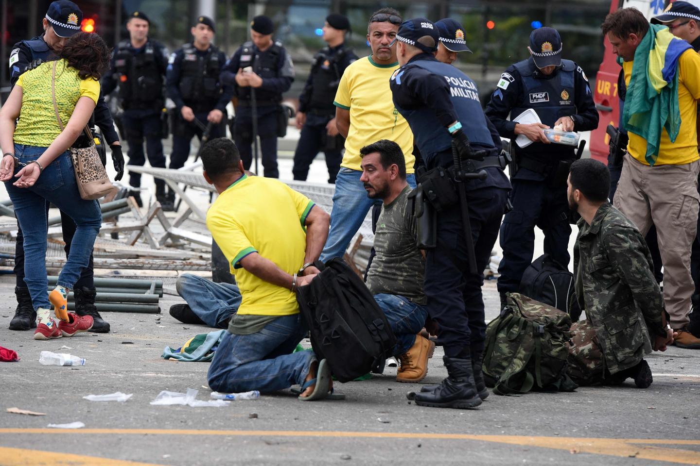 En Brasil, los lugares de poder bajo el control de la policía tras el ataque de los bolsonaristas el domingo