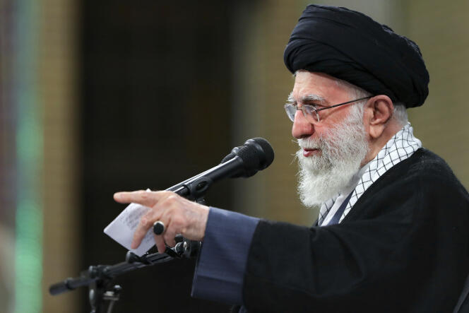 Le Guide suprême, l’ayatollah Ali Khamenei, parle lors d’une réunion à Téhéran, en Iran, lundi 9 janvier 2023. 