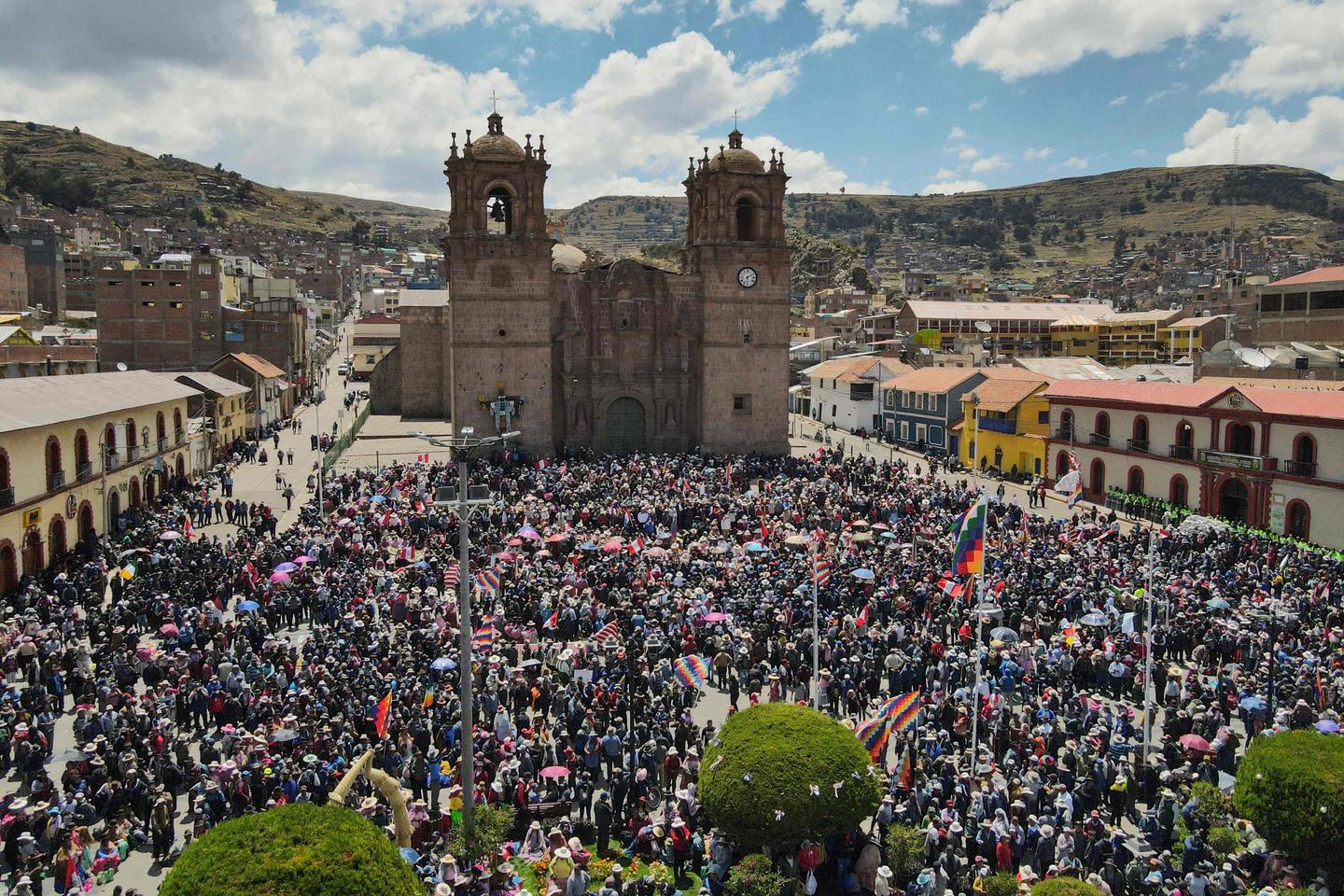 En Perú, el gobierno decreta toque de queda en el departamento de Puno En Perú, el gobierno decreta toque de queda en el departamento de Puno