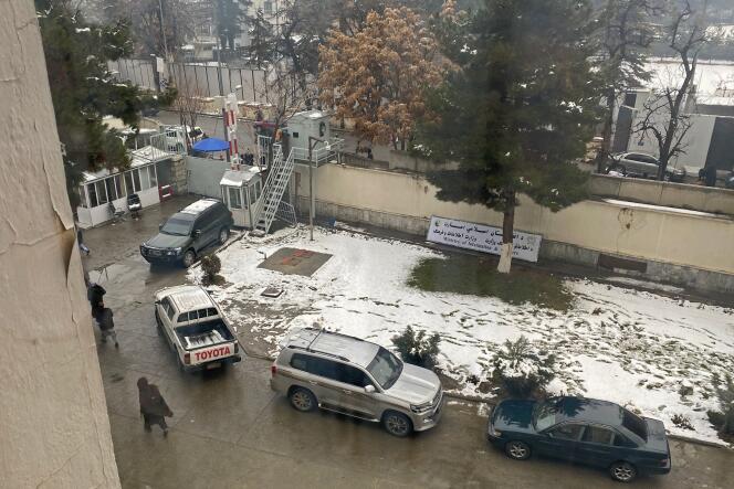 Vista de la entrada al Ministerio de Cultura e Información afgano en Kabul el 11 de enero de 2022. Se encuentra cerca del Ministerio de Asuntos Exteriores golpeado el mismo día por un atentado suicida reivindicado por la organización Estado Islámico.