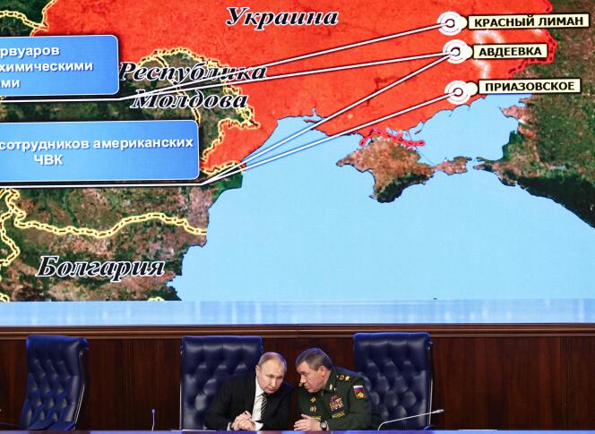 Vladimir Putin and the Chief of the General Staff of the Armed Forces, Valery Guerassimov, in Moscow, on December 21, 2021. The Russian President entrusted to the general, on January 11, 2023, the command of operations in Ukraine.