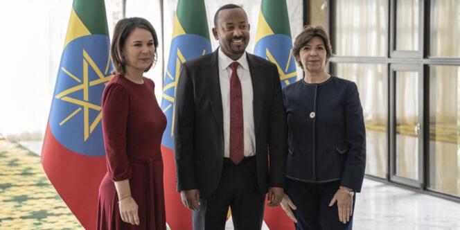 De izquierda a derecha: la ministra federal de Relaciones Exteriores de Alemania, Annalena Baerbock, el primer ministro de Etiopía, Abiy Ahmed, y la ministra de Relaciones Exteriores de Francia, Catherine Colonna, en Addis Abeba el 12 de enero de 2023.