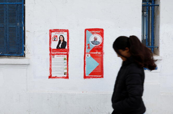 En las calles de Túnez, a una semana de la primera vuelta de las elecciones legislativas del 17 de diciembre de 2022.
