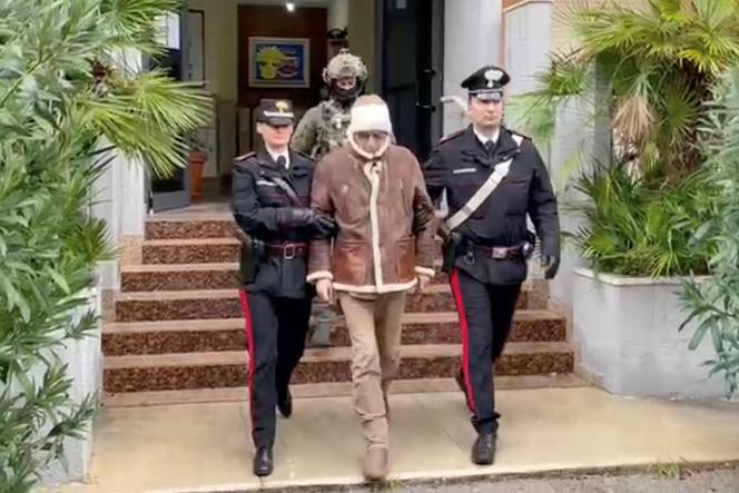 Foto dell'arresto di Matteo Messina Denaro, rilasciato dai Carabinieri, lunedì 16 gennaio 2023.