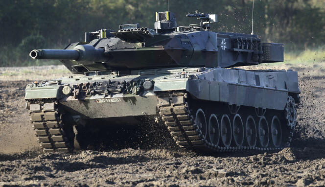 El ejército alemán demuestra el tanque Leopard 2 a la prensa en Muenster, al noroeste de Alemania, el 28 de septiembre de 2011. 