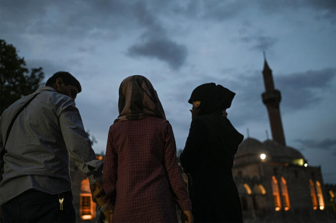 Una familia siria en la ciudad de Urfa, Turquía, 17 de mayo de 2022.