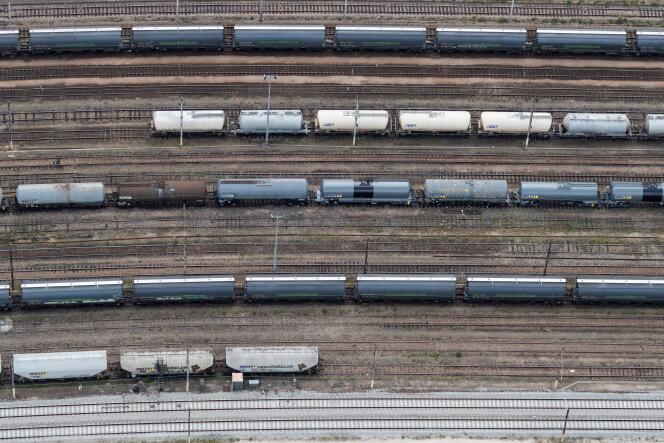 Trenes de carga de la SNCF estacionados en París el 11 de julio de 2019.