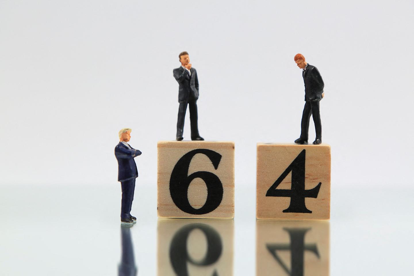 “¿Vas a vivir más?  Me alegro.  Y bien !  trabajar más tiempo ahora”