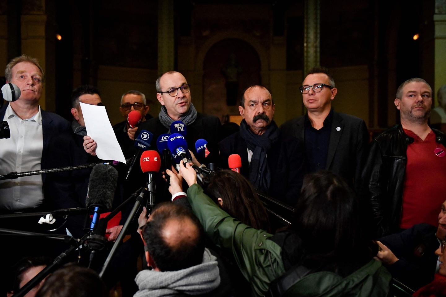 Macron acusado de hacer «el mínimo sindical» por el diálogo social