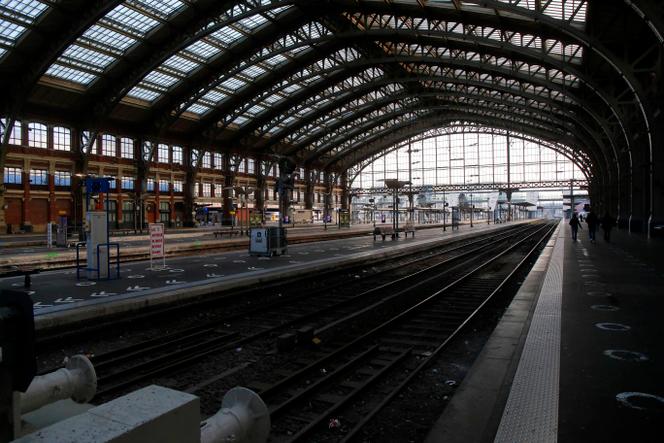 Estación de Lille, vacía, 19 de enero de 2023, jornada de huelga interprofesional contra la reforma de las pensiones.