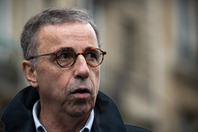 Pierre Hurmic, le maire (Europe Ecologie-Les Verts) de Bordeaux, dans sa ville, le 24 novembre 2021.