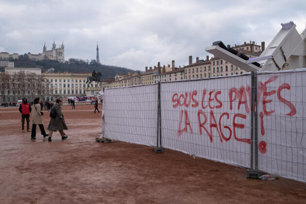 Después de la manifestación contra la reforma de las pensiones, en Lyon, en la Place Bellecour, el 19 de enero de 2023.