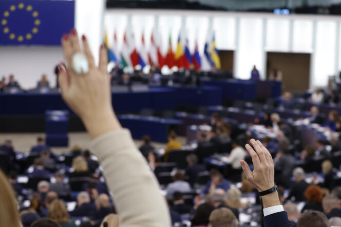 Los invitados europeos votan para elegir un nuevo vicepresidente del Parlamento Europeo, el miércoles 18 de enero de 2023, en Estrasburgo.