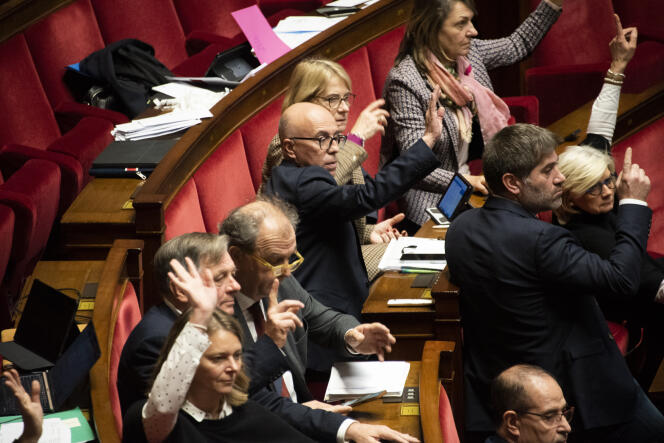 Diputados Eric Ciotti y Les Républicains, en la Asamblea Nacional, 14 de diciembre de 2022. 