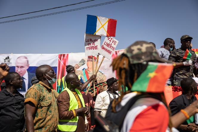 Manifestación contra la presencia francesa en Burkina Faso, en Uagadugú, 20 de enero de 2023.
