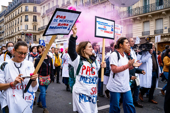 Des médecins libéraux manifestent, à Paris, le 5 janvier, à l’appel du collectif Médecins pour demain.