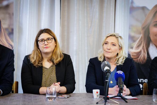 La candidata del Rally Nacional en la segunda circunscripción del Marne, Anne-Sophie Frigout, apoyada por Marine Le Pen, en Fismes, el 14 de enero de 2023.